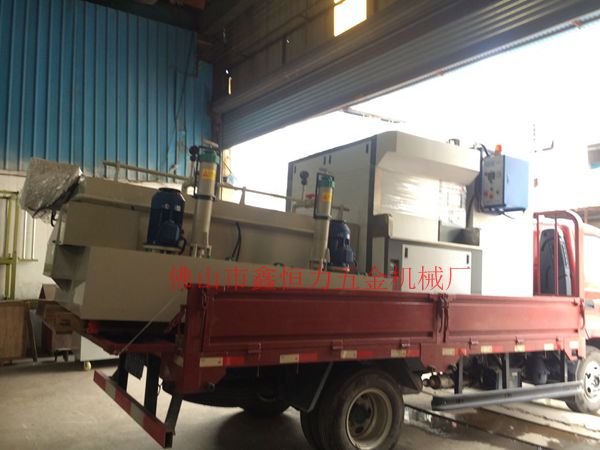 立體蝕刻機裝車發(fā)貨！