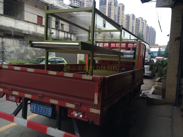 國外客戶定制覆膜機(jī)出貨